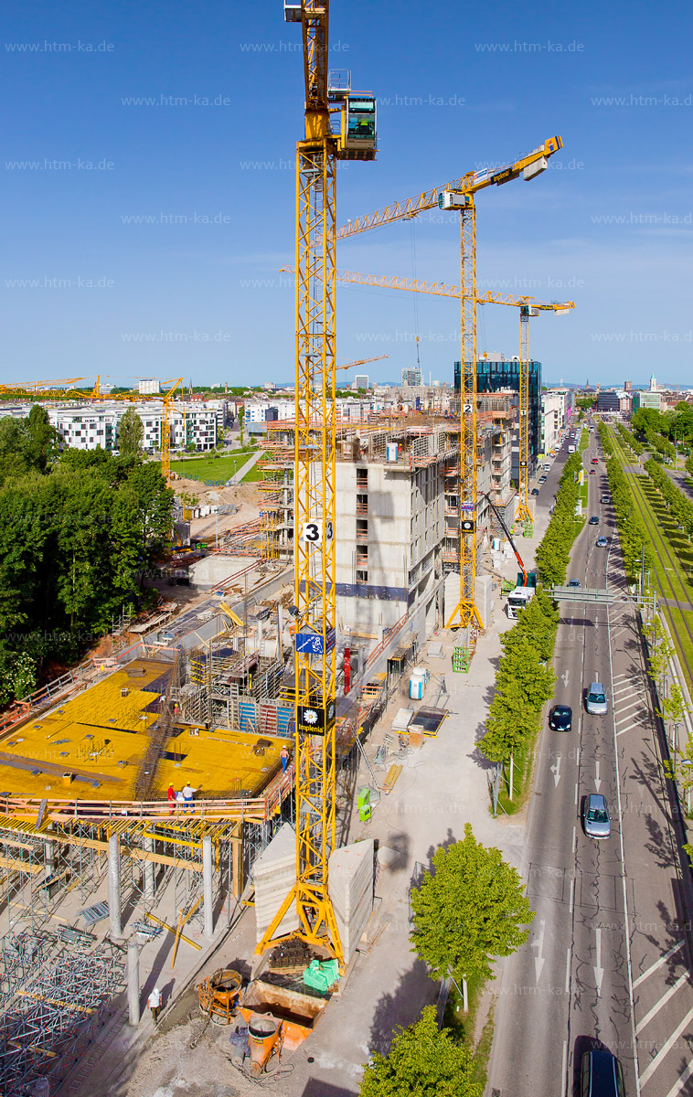 Baustelle mit Kränen